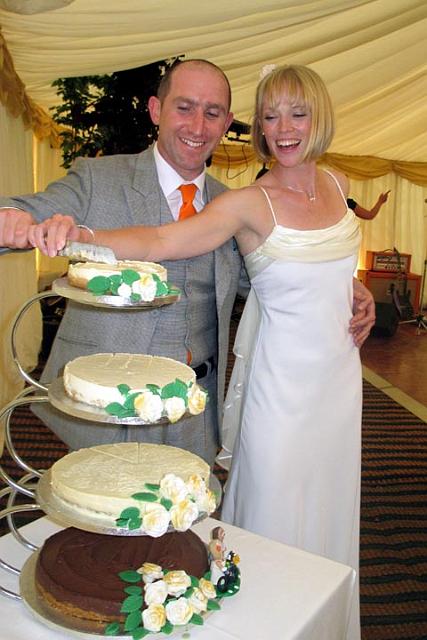 4. Alison & Gerry cut the cake.jpg